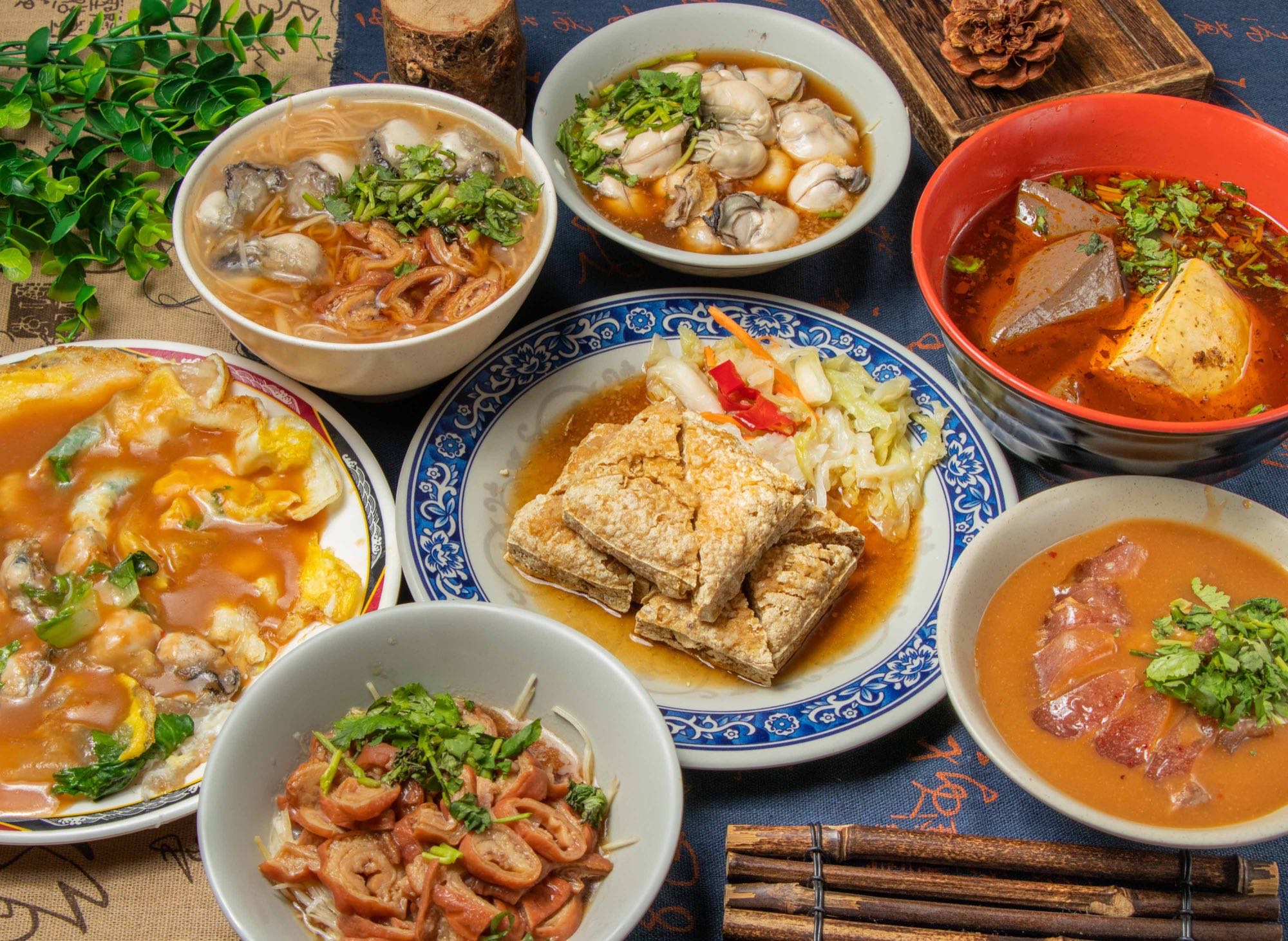 永貞深坑臭豆腐 招牌套餐：臭豆腐、雙蛋蚵仔煎、蚵腸麵線、麻辣鴨血
